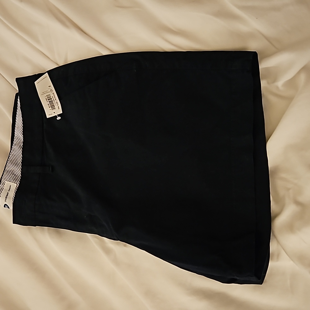Shorts - Picture 2 of 4